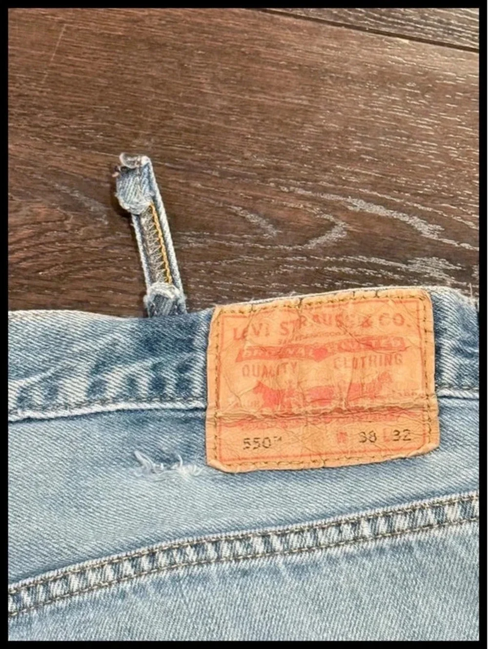 Levi’s 550 Relaxed Fit Men’s Jeans 38x32 Light Wash Denim Distressed 138